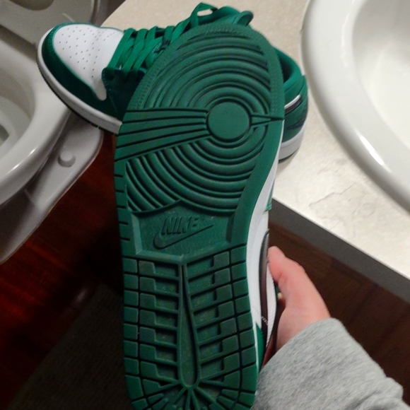 Jordan 1 Pine Green Lows - Picture 9 of 11